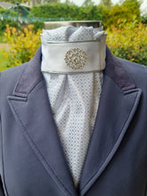 Load image into Gallery viewer, ERA EURO LYNDAL Stock Tie - White satin and silver brocade with brooch