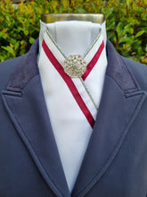 Load image into Gallery viewer, ERA ALEX STOCK TIE - White with pleated centre, silver piping and burgundy trim & brooch
