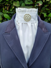 Load image into Gallery viewer, ERA EURO CHARIZE STOCKTIE - White Cotton with pleated centre piece and brooch