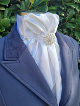 Load image into Gallery viewer, ERA EURO CHEVAL LUSTRE STOCK TIE - White lustre satin with silver brooch