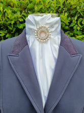 Load image into Gallery viewer, ERA EURO CHEVAL LUSTRE STOCK TIE - White lustre satin with Diore pearl brooch in gold