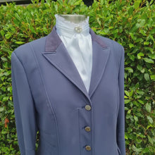 Load and play video in Gallery viewer, ERA EURO BELLE STOCK TIE - White lustre satin with lace frill and brooch