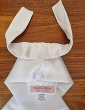 Load image into Gallery viewer, ERA SHARON STOCK TIE - White satin with pleat with Horse Shoe brooch