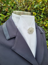 Load image into Gallery viewer, ERA "THE CLASSIC" STOCK TIE - White 100% Cotton with brooch
