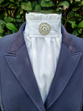 Load image into Gallery viewer, ERA EURO CHARLOTTE STOCKTIE - White Cotton with pleated centre piece and brooch
