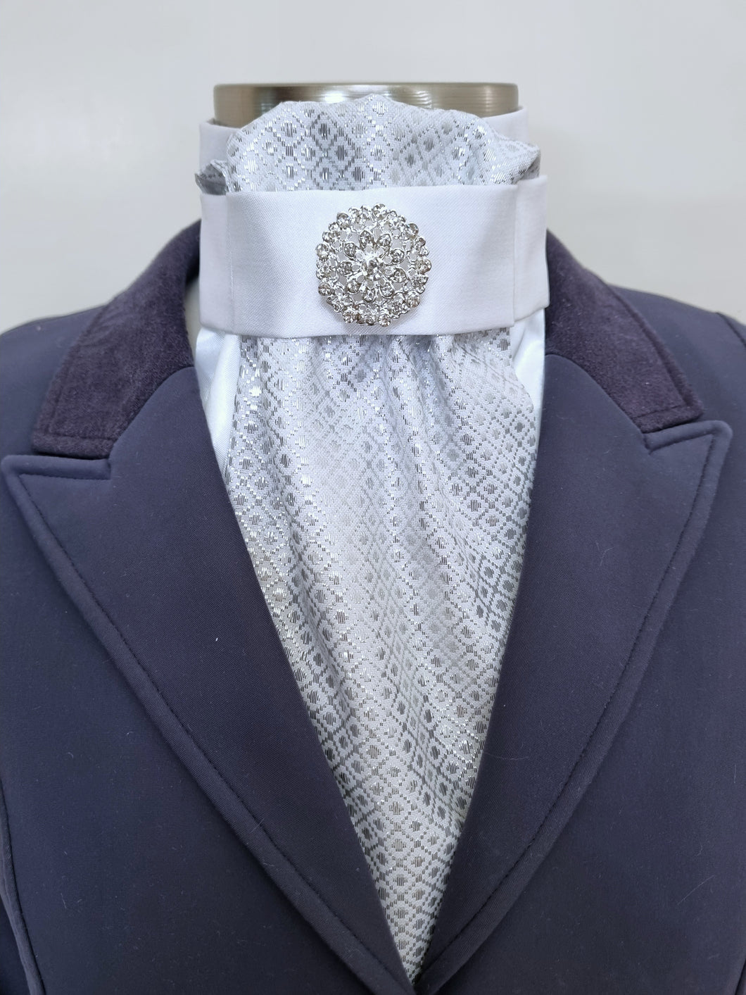 ERA EURO LYNDAL Stock Tie - White satin and silver brocade with brooch