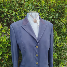 Load and play video in Gallery viewer, ERA HARLEY STOCK TIE - White satin, Rose Gold metallic piping and brooch
