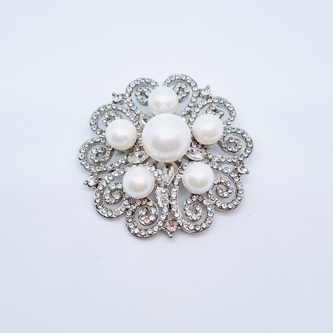 Pearl & crystal Brooch – Free postage in Australia