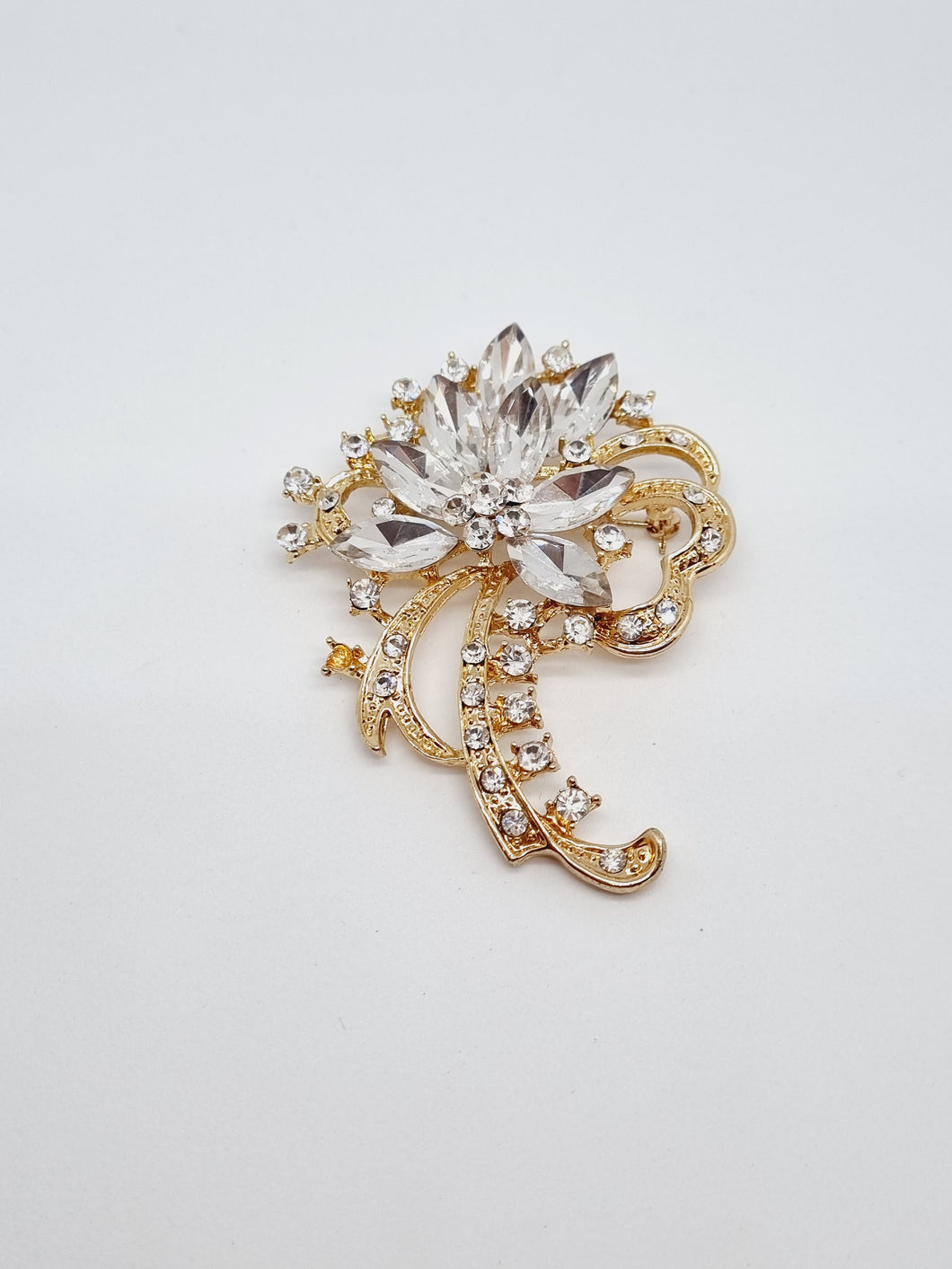 Fancy gold coloured crystal Brooch – Free postage in Australia