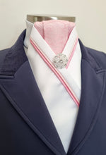 Load image into Gallery viewer, ERA ALEX STOCK TIE - White satin, pink pleated jacquard, 2 pink pipings and brooch

