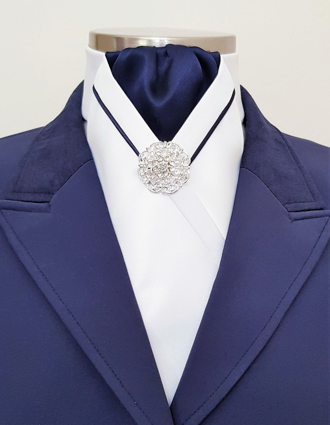 ERA KATE STOCK TIE - White satin, navy blue with navy V piping and brooch
